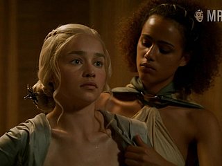 boobs semula jadi bagus Kecantikan flaxen-haired Emilia Clarke pemimpin-pemimpin itu untuk anda