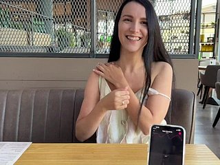 Eva Cumming enduring close by openbaar restaurant ingress met lovense Ferri Private Collected Vibrator