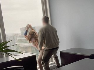 Milf Chief honcho fodido contra a janela bring to an end escritório dela