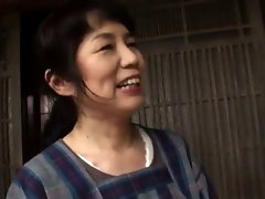 أمي اليابانية جونكو نامي مارس الجنس من الصعب